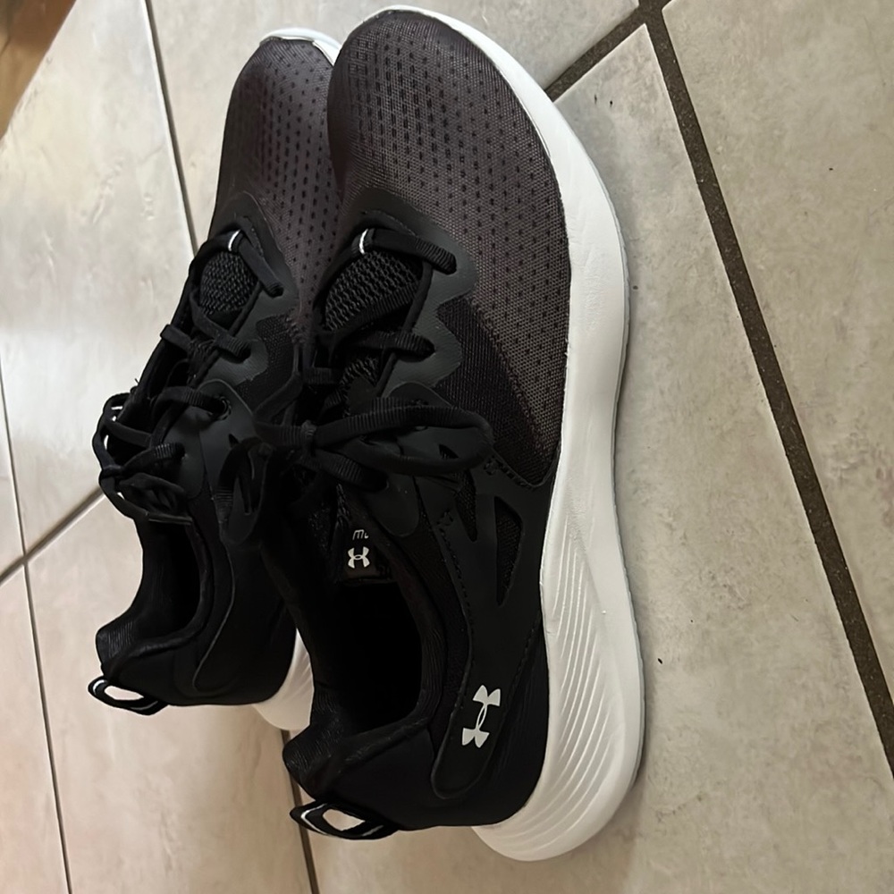 NEW Under Armour running/walking shoes size Womens 10